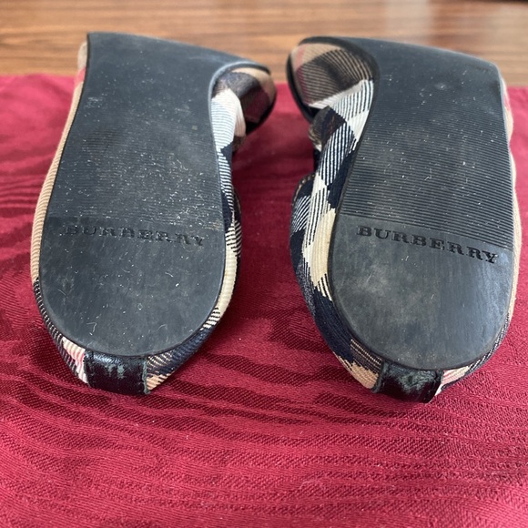 18:01 Burberry 3 Buckle Falcony Ballerina Flats - Picture 8 of 13